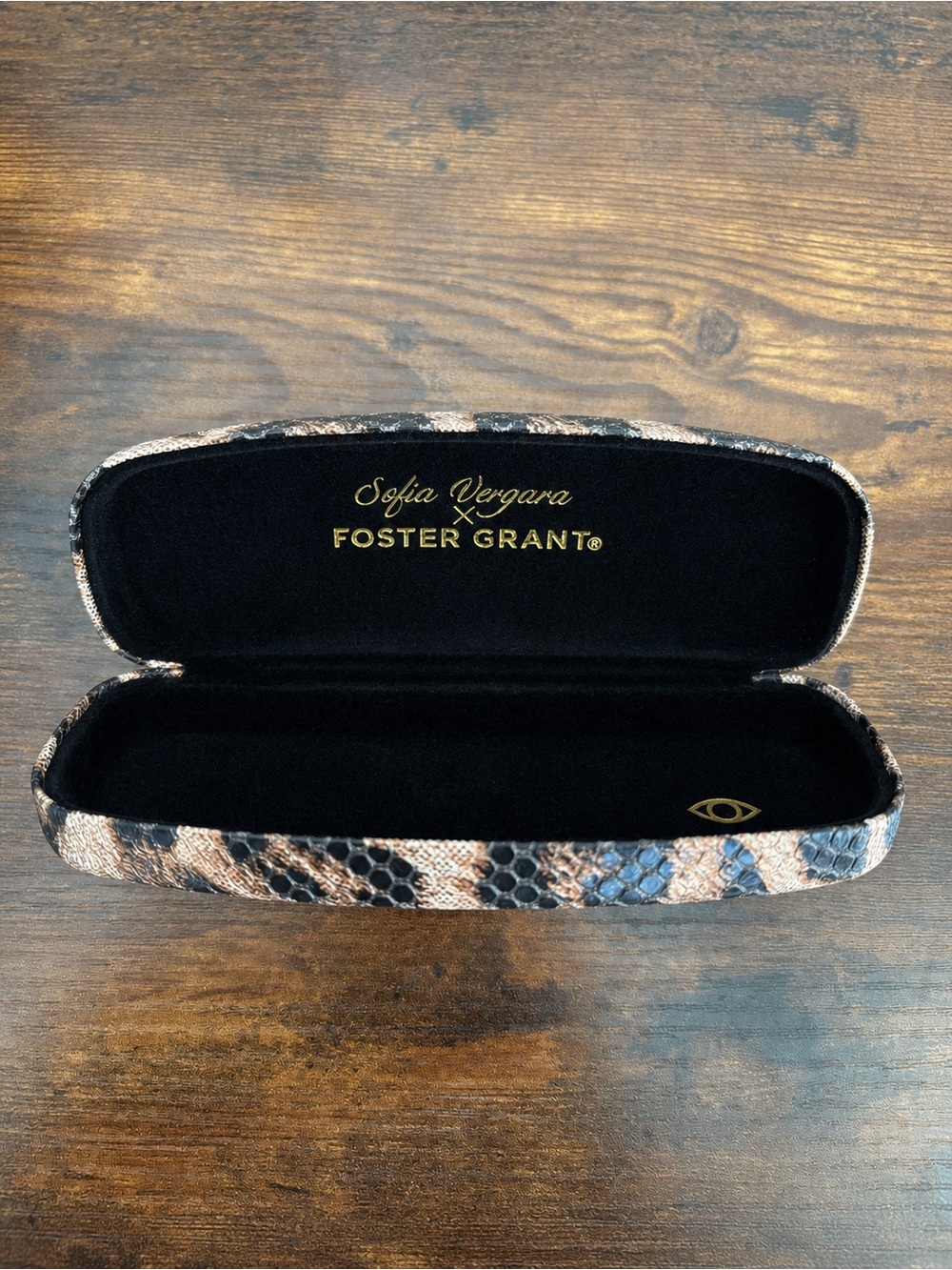 Sofia Vergara x Foster Grant Hard Eyeglass Case Snakeskin Print Clamshell - Picture 5 of 5